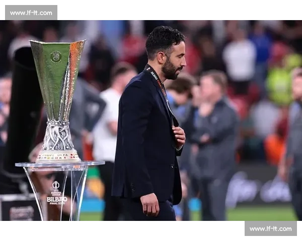 滕哈格再提引援要求 罗尔费斯：勒沃库森新帅比阿隆索更直言不讳